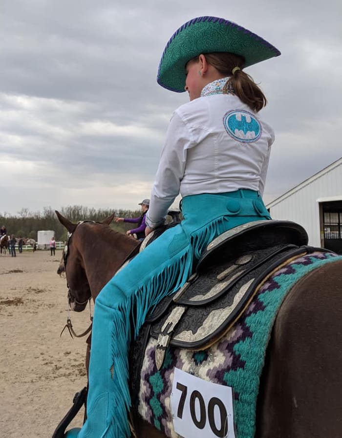 Exhibitor with back number on saddle pad